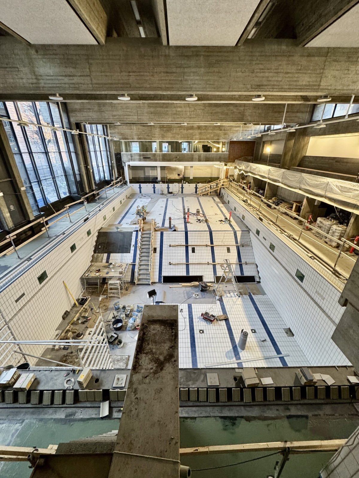 Vesterbro Svømmehal – hele vejen rundt i hallen